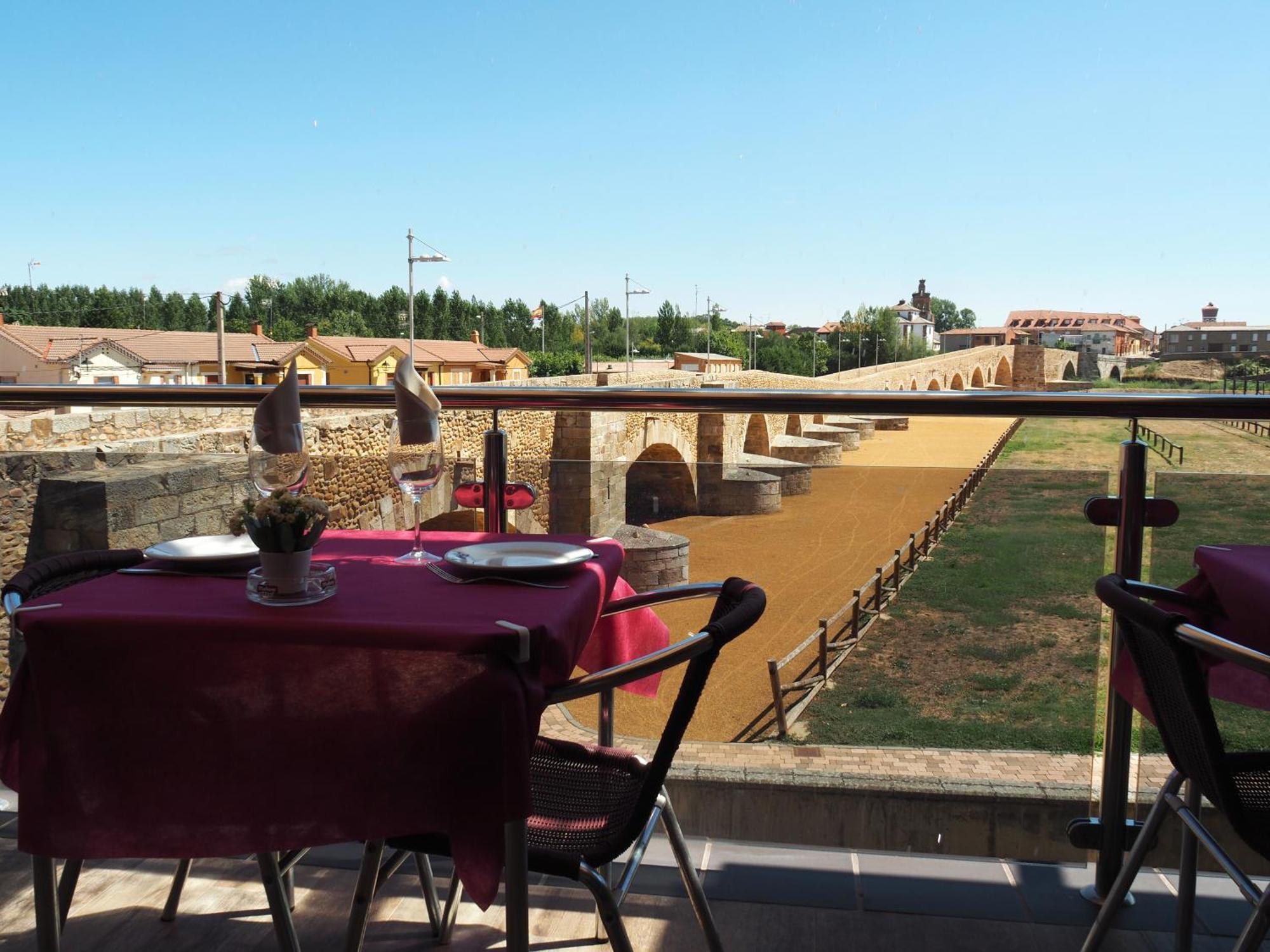 Hospital de Órbigo Hostal Don Suero De Quinones מראה חיצוני תמונה