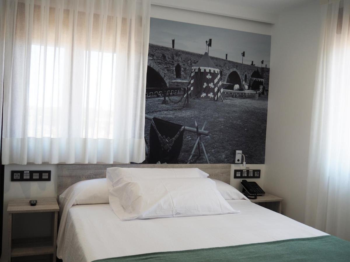 Hospital de Órbigo Hostal Don Suero De Quinones מראה חיצוני תמונה