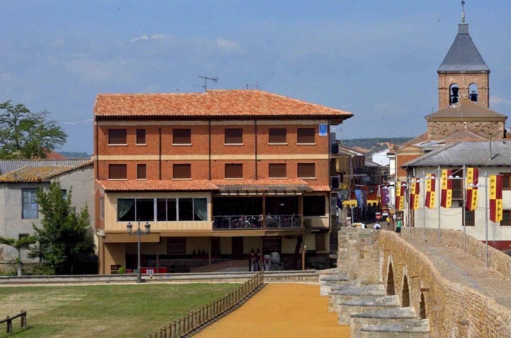 Hospital de Órbigo Hostal Don Suero De Quinones מראה חיצוני תמונה