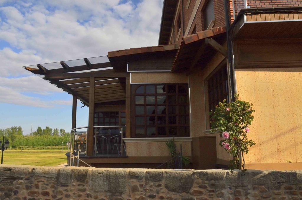 Hospital de Órbigo Hostal Don Suero De Quinones מראה חיצוני תמונה